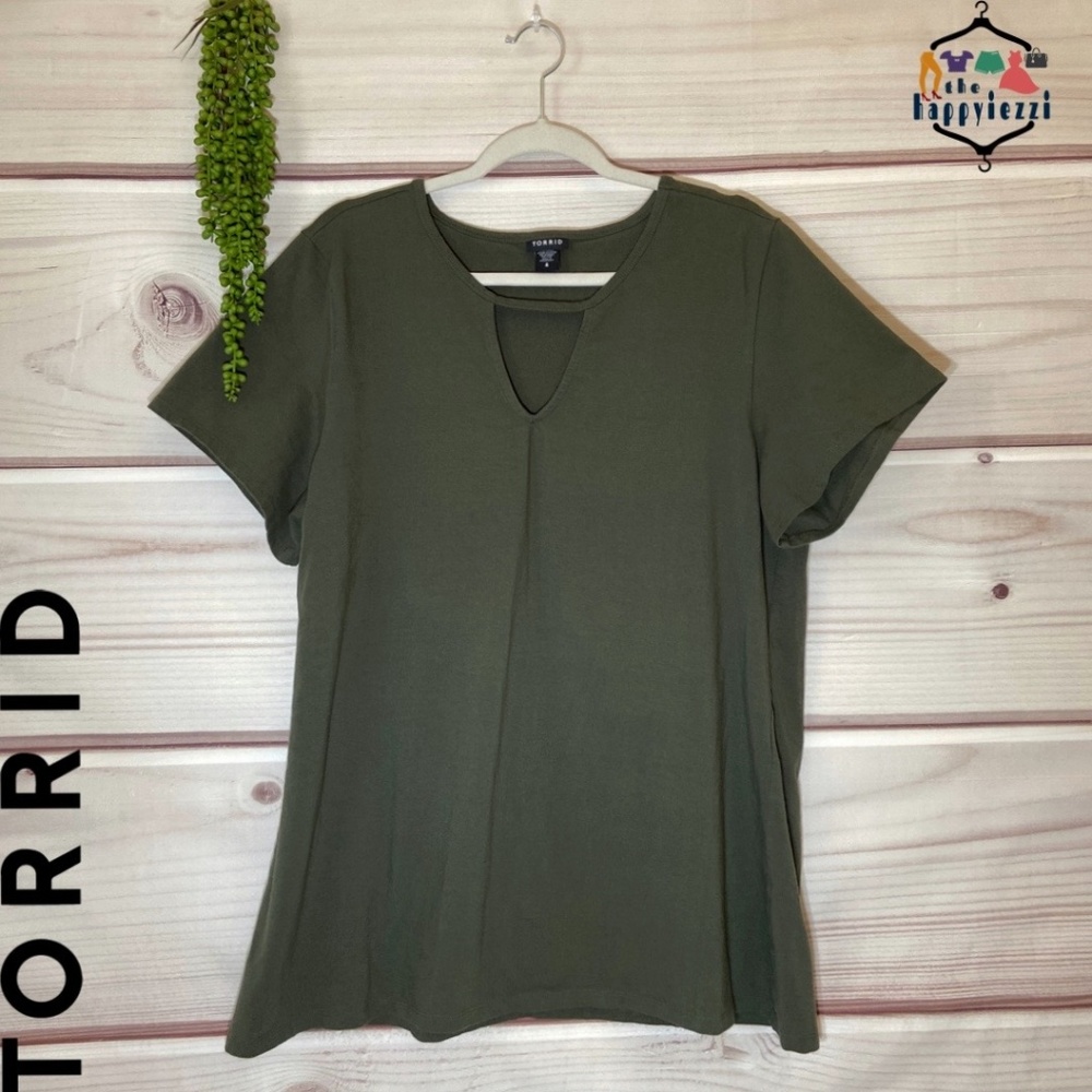 TORRID Olive Cutout Foxy Tee Sz 4
